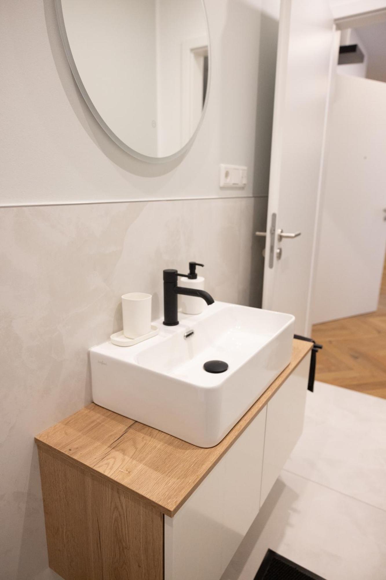 בילפלד Neubau Apartment Mit Kamin Und Terrasse In Premium Lage Parkplatz Inklusive מראה חיצוני תמונה